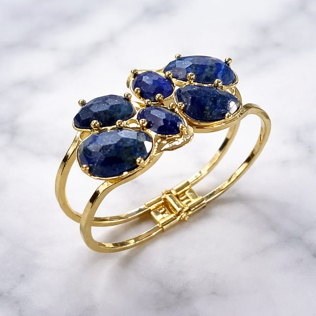 Bracciale rigido in dorato con pietre in Lapislazuli naturale