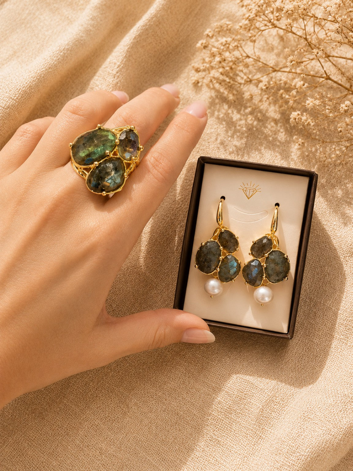 Anello Cocktail Regolabile in Bronzo Dorato con Labradorite Sfaccettata
