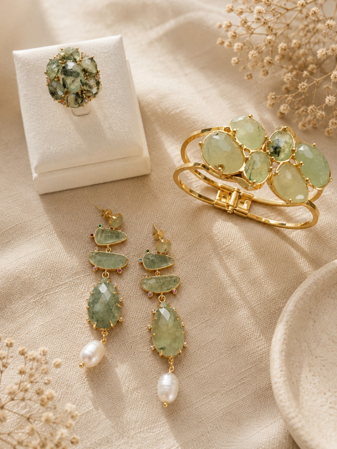 Orecchini Pendenti in Prehnite e Perla di Fiume