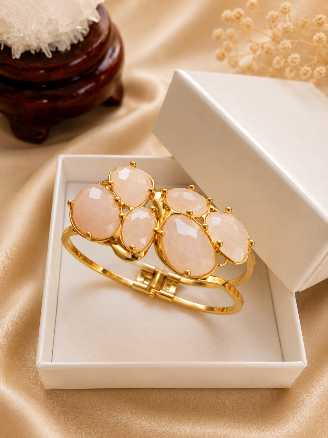 Bracciale Rigido Quarzo Rosa Sfaccettato – Metallo Dorato Galvanizzato
