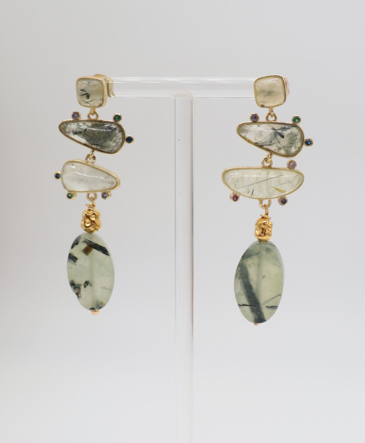 Orecchini Lunghi in Prehnite Naturale e Bronzo Galvanizzato Dorato – 7 cm