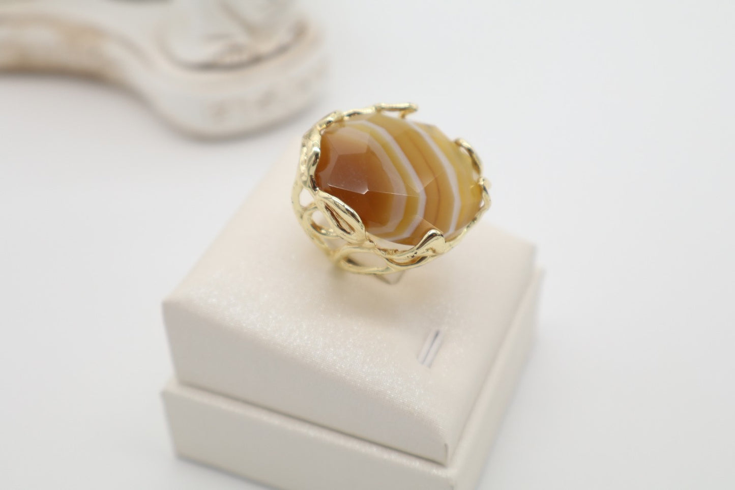 Anello Cocktail in Bronzo Dorato con Agata Miele Striata