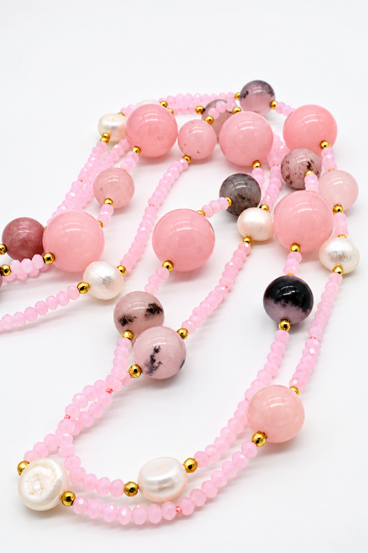 Collana lunga 120 cm in giada rosa, quarzi, cristalli sfaccettati e perle con dettagli dorati – Eterea Natural Stone.