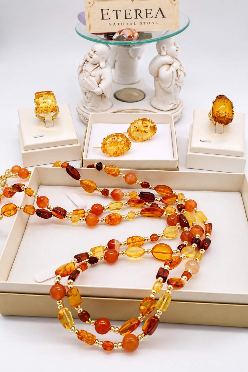 Collana multifilo in Ambra Baltica e Corniola naturale, 80 cm, con distanziatori dorati e chiusura in Argento 925 dorato – Sahara