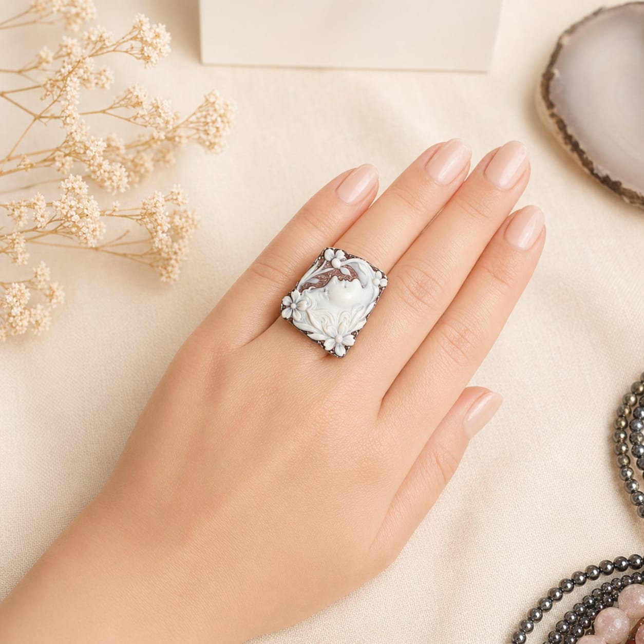 Anello regolabile Cammeo Naturale in Argento 925 – Incisione Artigianale a Mano