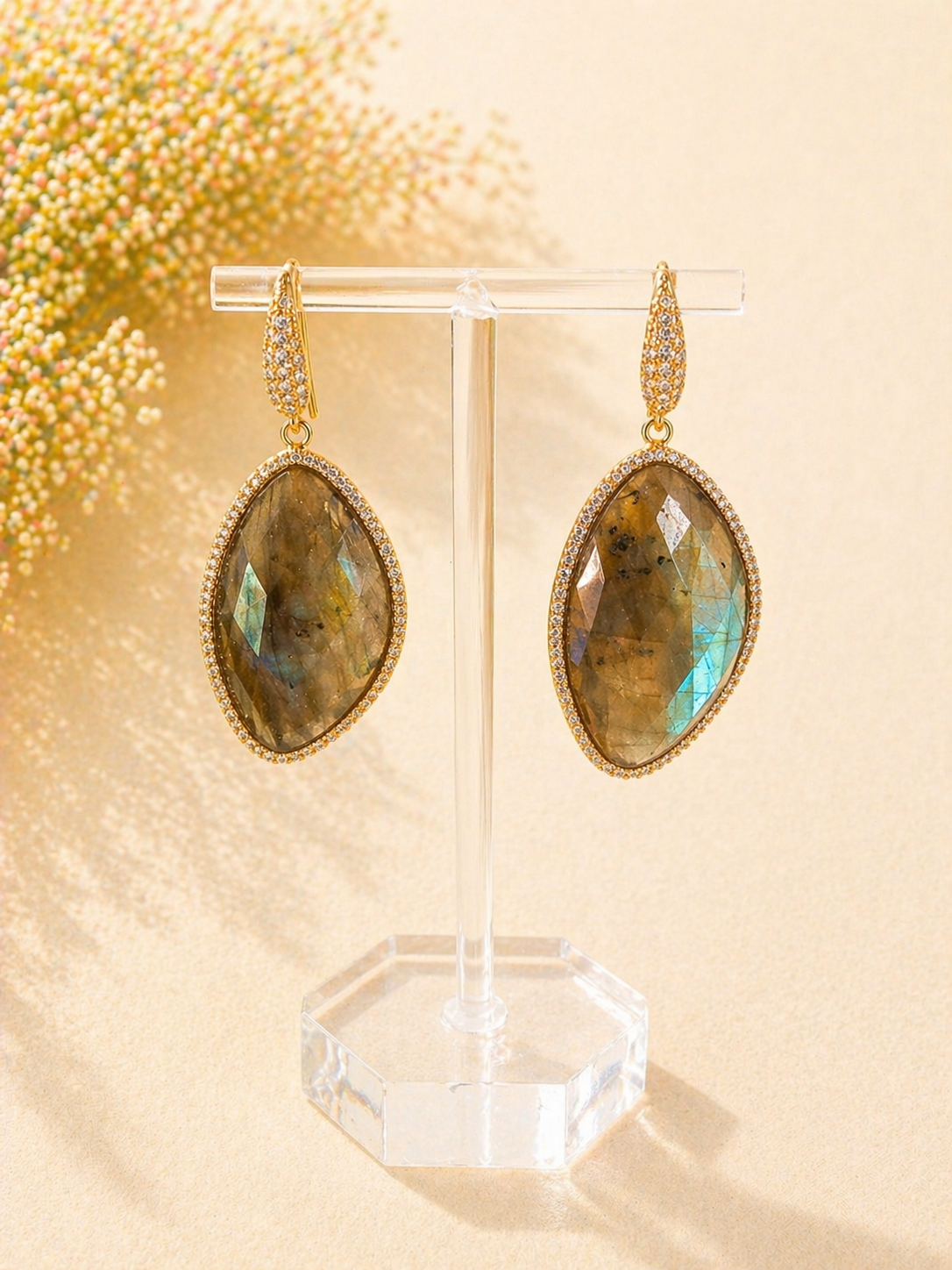 Orecchini in Labradorite Naturale Dorati – Eleganti e Luminosi