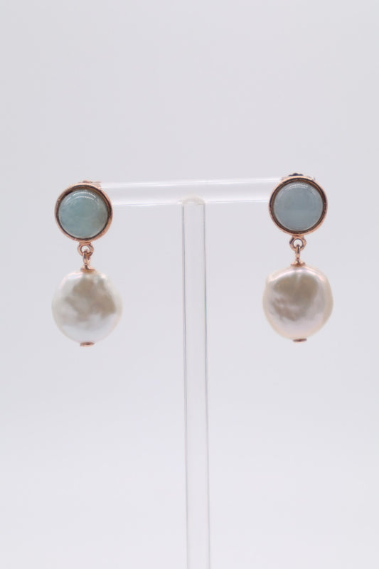 Dettaglio orecchini in Argento 925 con Acquamarina da 10 mm e perla moneta da 14 mm