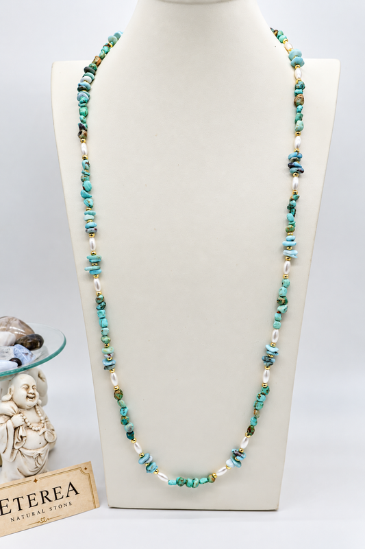 Collana Essential in crisocolla, larimar e perle di fiume a chicco di riso, lunga 85 cm con estensione di 5 cm e dettagli dorati – Eterea Natural Stone