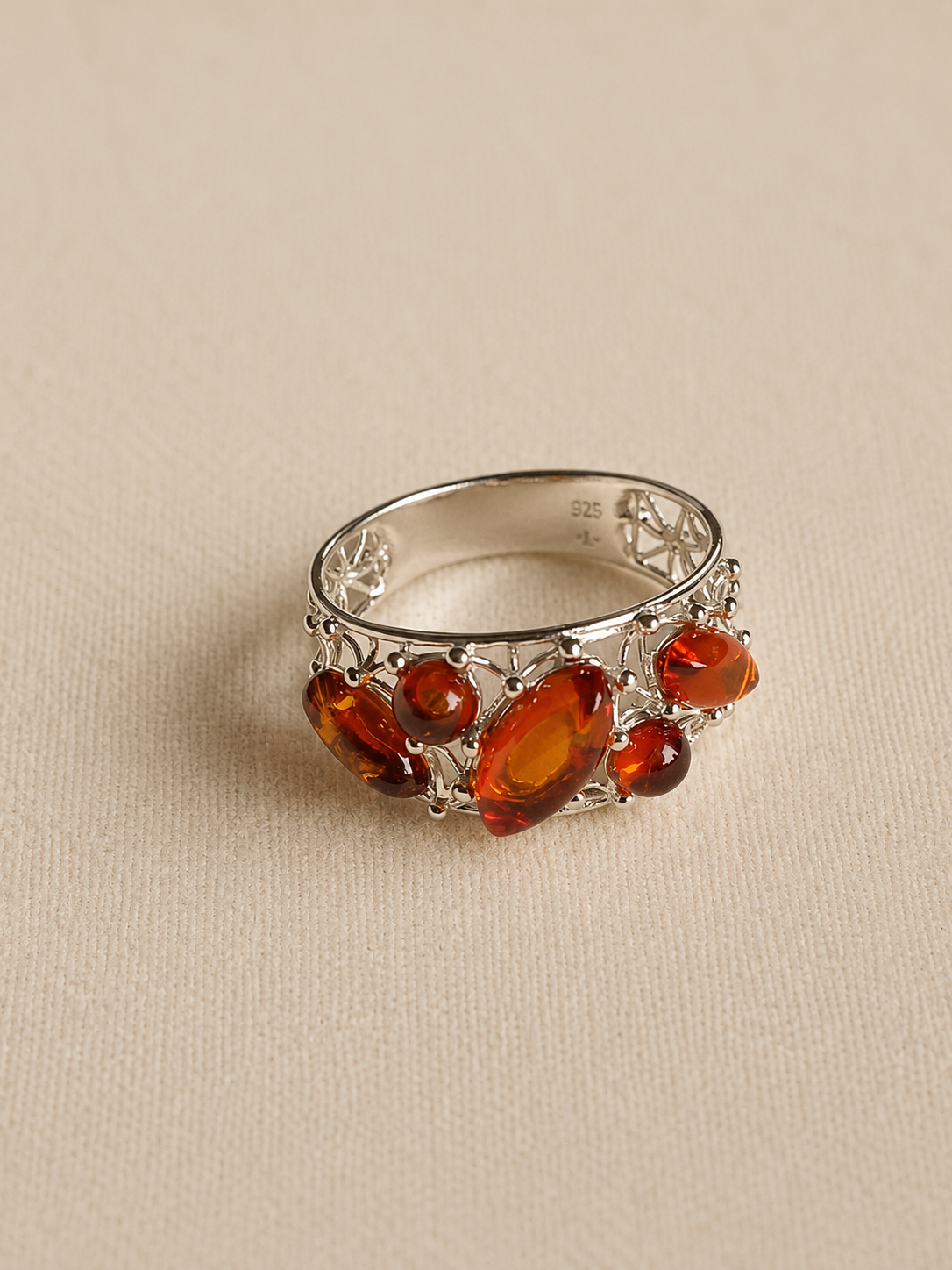Anello in Argento 925 Rodiato con Ambra Cognac Naturale del Mar Baltico