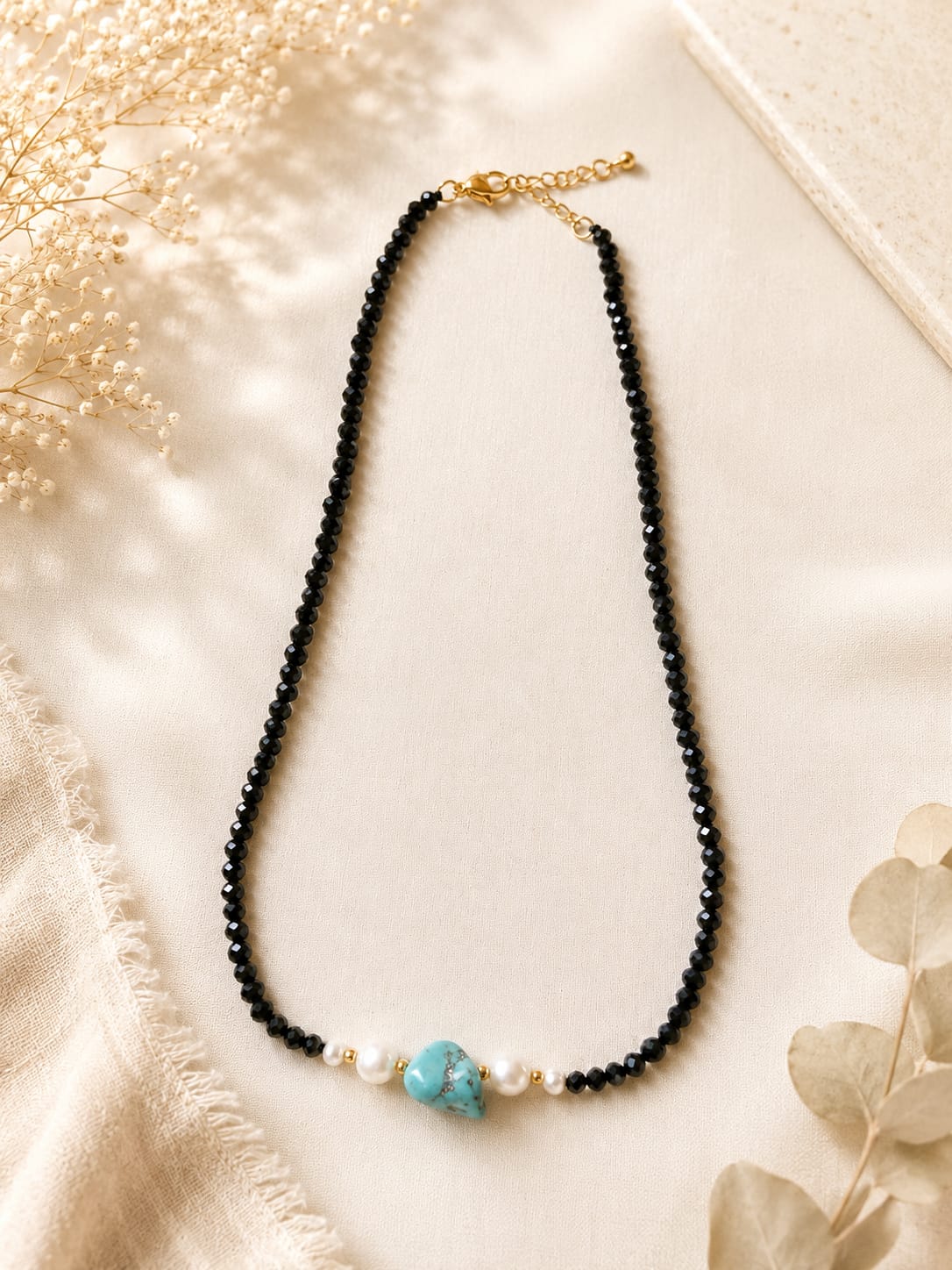 Collana Girocollo con Turchese Naturale, Perle d'Acqua Dolce e Cristalli Neri Sfaccettati