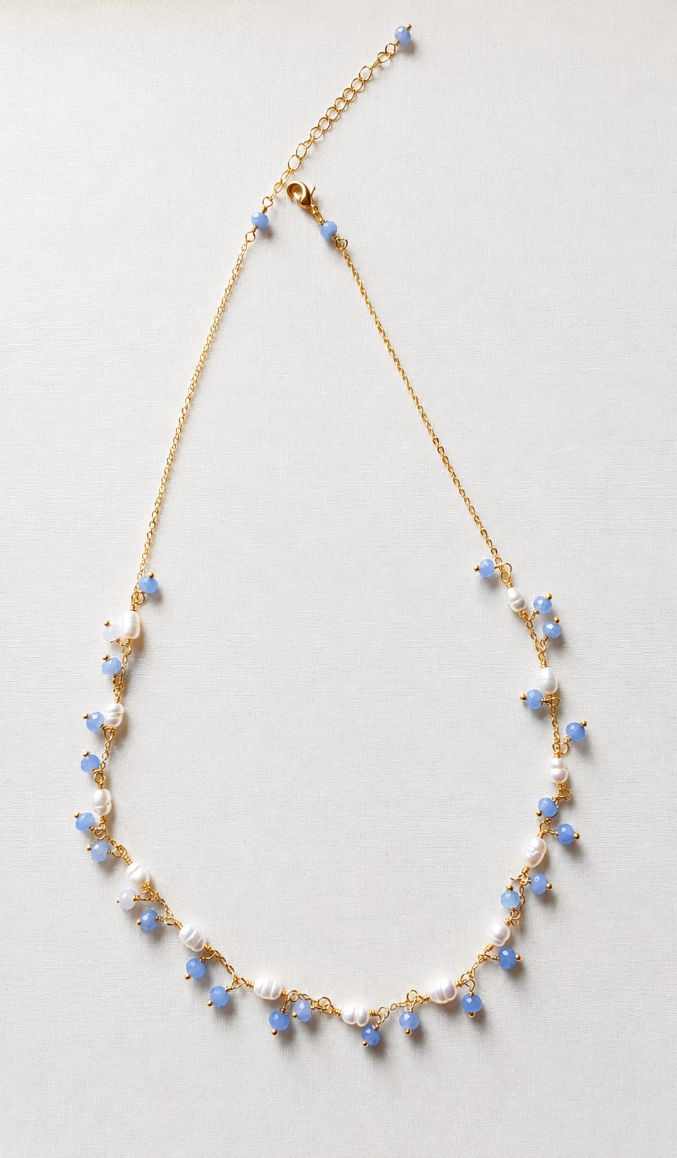Collana Dorata con Perle d'Acqua Dolce e Cristalli Azzurro Pervinca