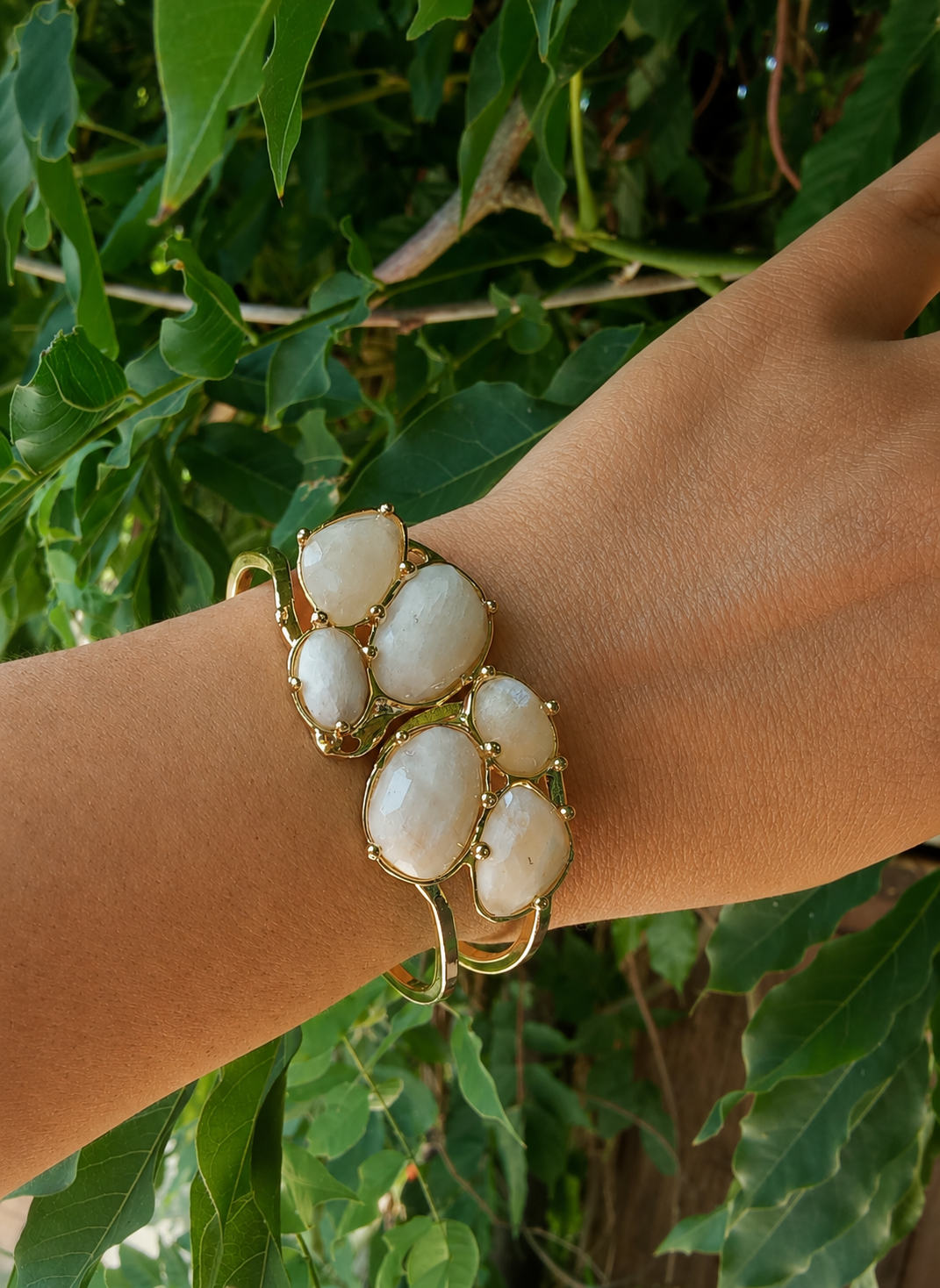 Bracciale Rigido con Pietra di Luna Bianca Sfaccettata | Eterea Natural Stone