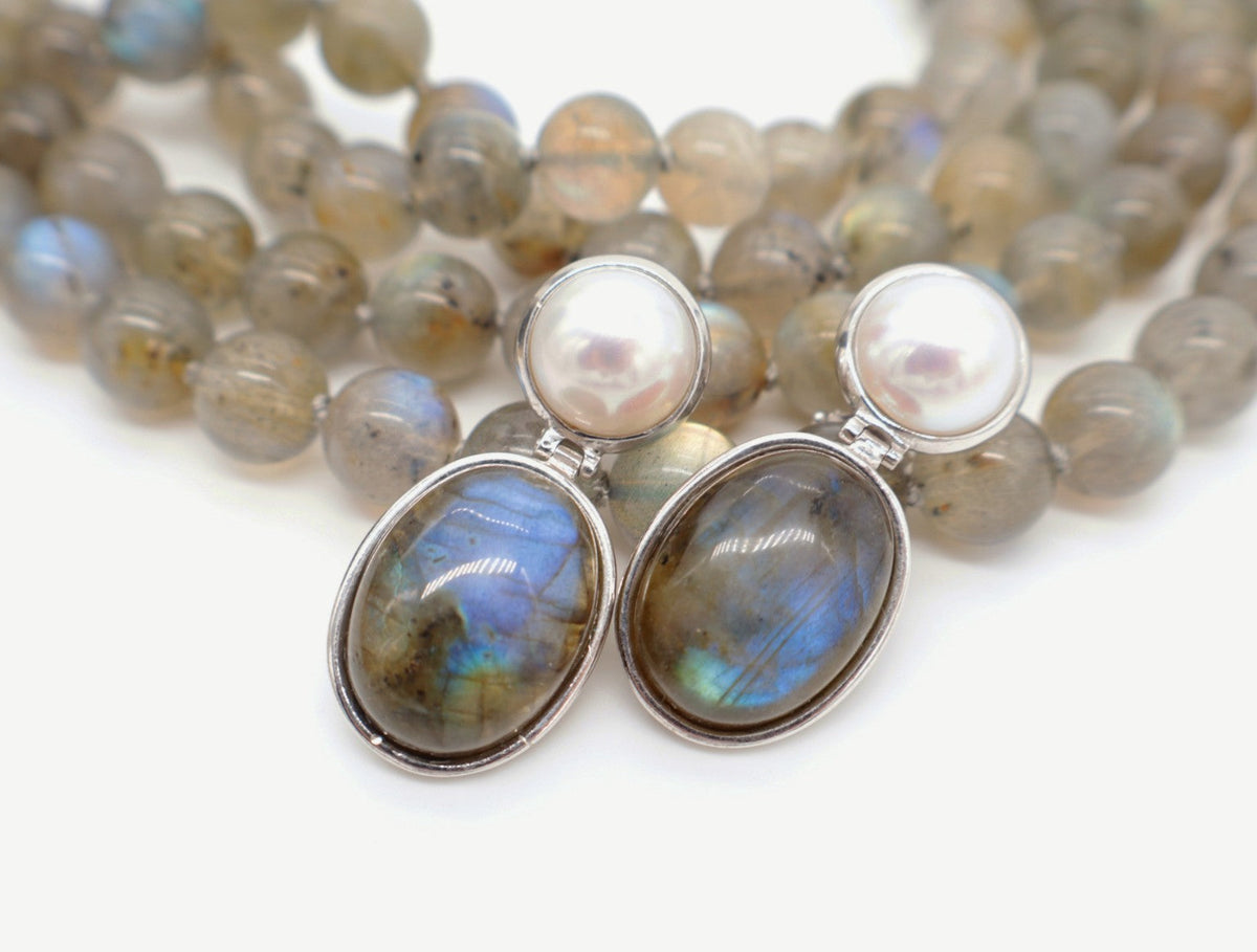 Orecchini in argento 925 rodiato con perle d'acqua dolce e Labradorite iridescente