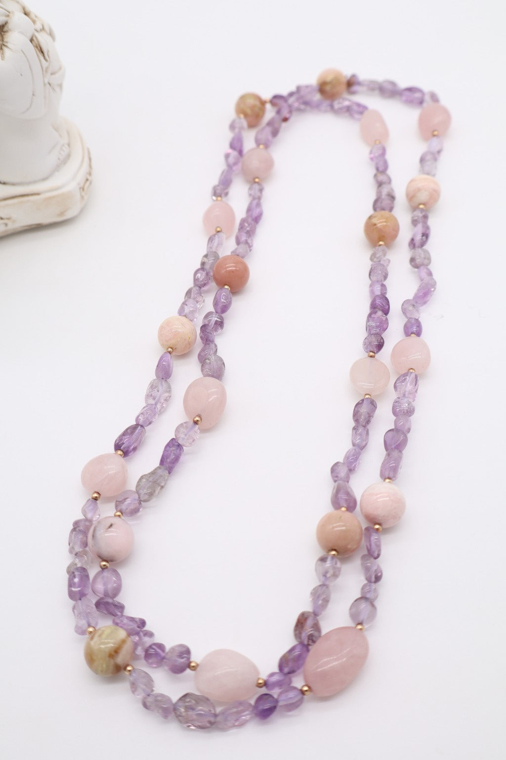 Collana lunga 110 cm in ametista lavanda, quarzo rosa e opale rosa della Collezione Essential