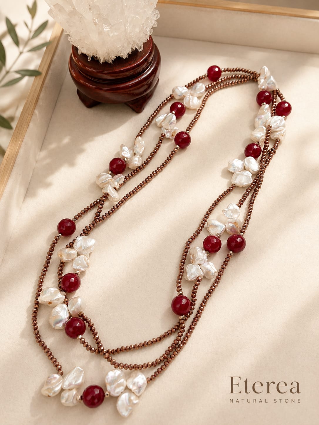 Collana Lunga Perle e Giada Rossa – Cristalli Bronzati Sfaccettati | Eterea Natural Stone