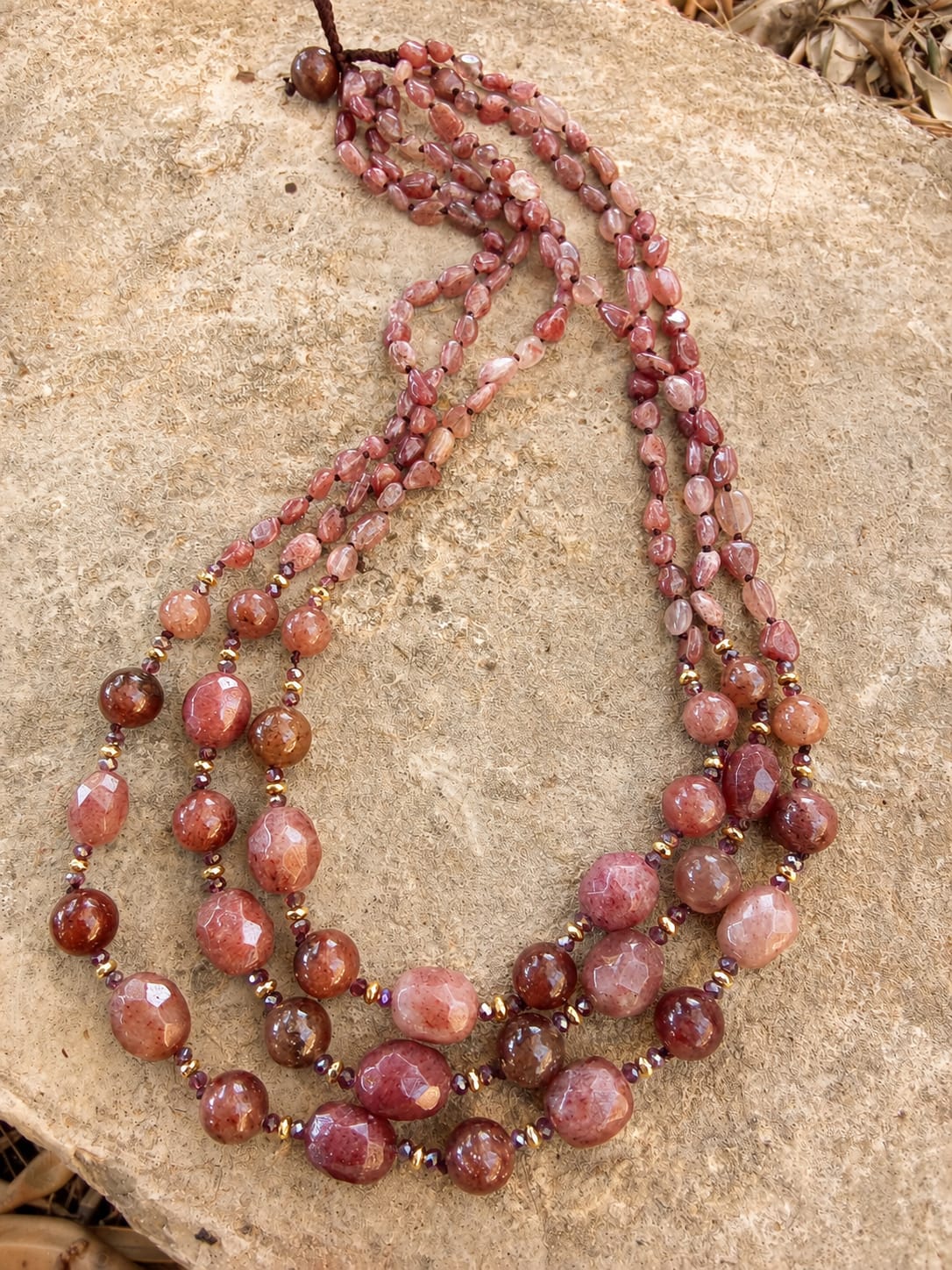 Collana Multifilo in Quarzo Fragola Naturale – 75 cm – Collana a Tre Fili in Pietre Naturali