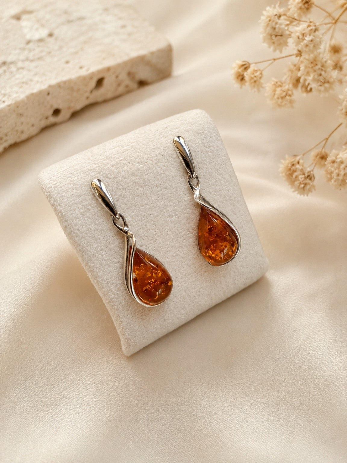 Orecchini in Argento 925 con Ambra Baltica a Goccia – Eleganza Naturale