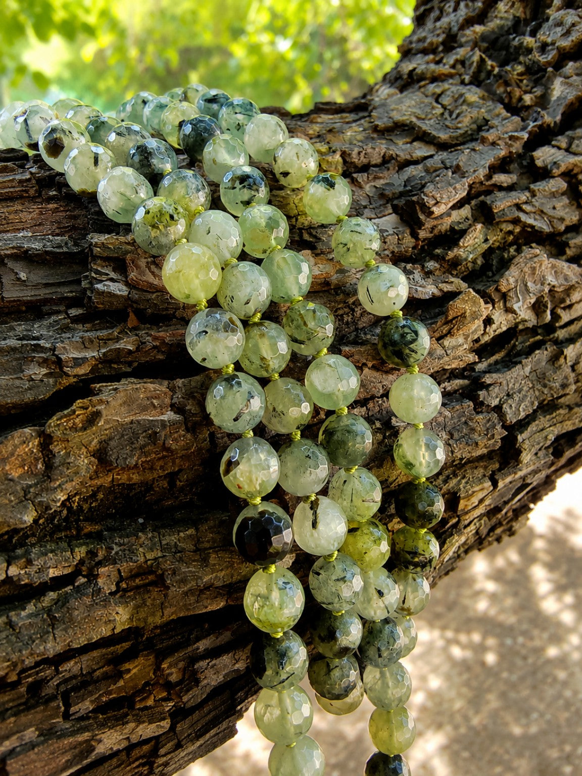 Collana Lunga 120 cm in Prehnite Naturale Sfaccettata Annodata a Mano