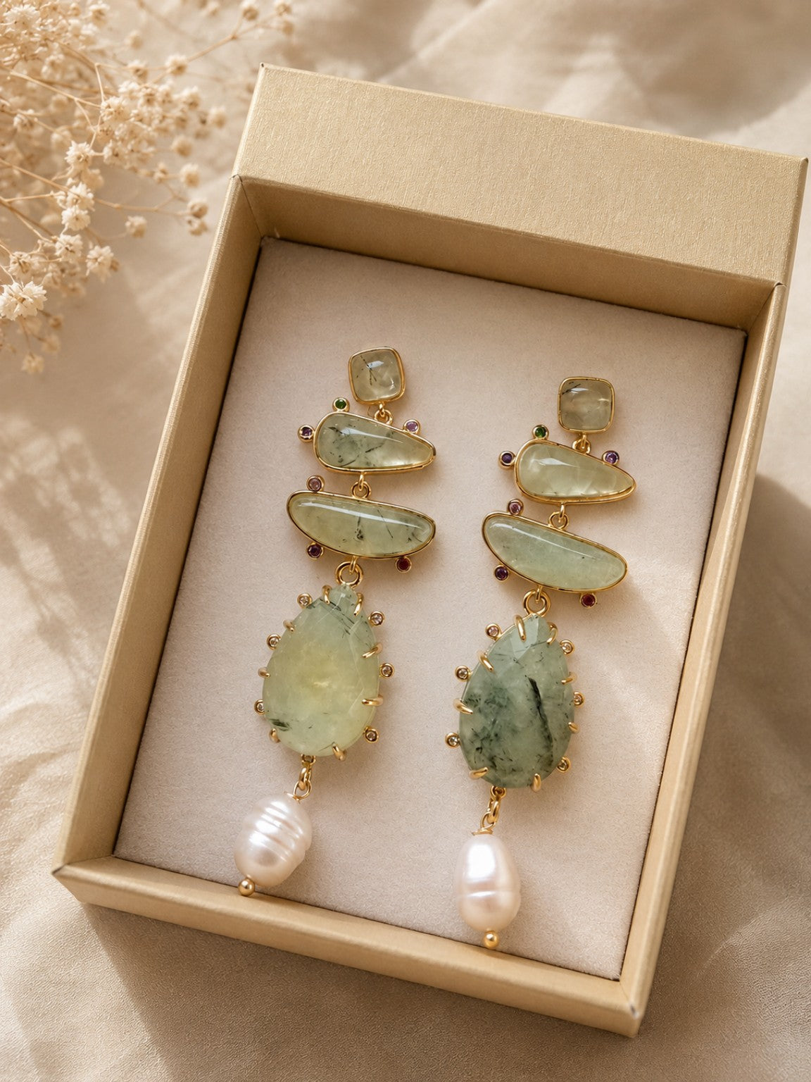 Orecchini Pendenti in Prehnite e Perla di Fiume