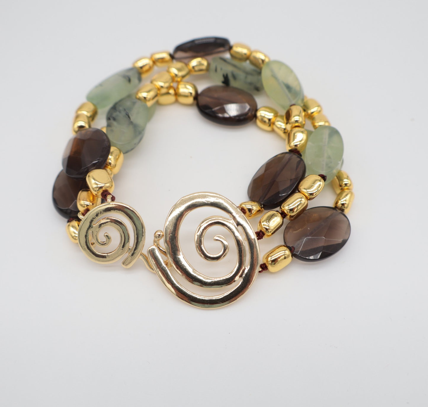 Bracciale multi filo in Prehnite e Quarzo Fumé con chiusura artistica in bronzo dorato