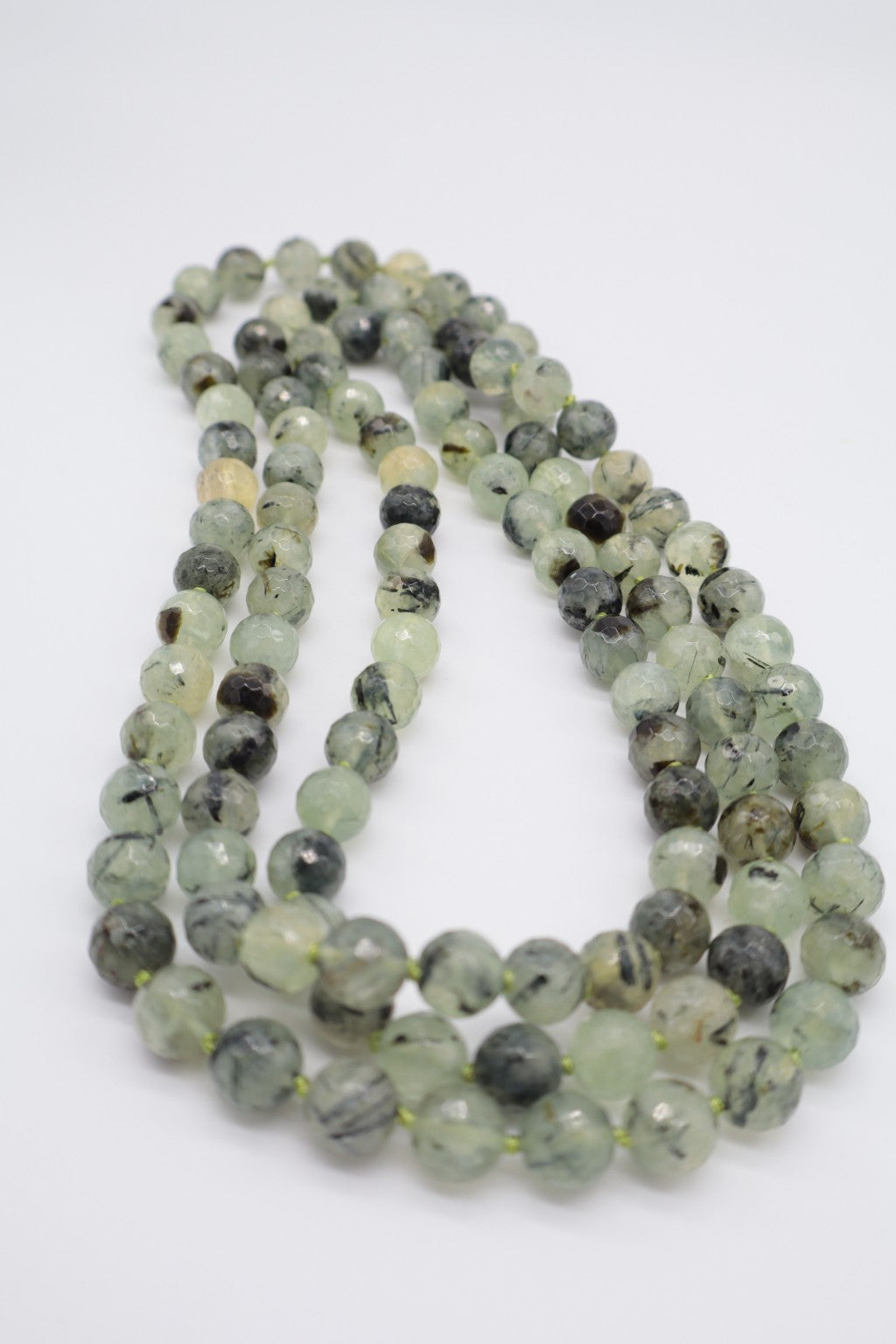Collana Lunga 120 cm in Prehnite Naturale Sfaccettata Annodata a Mano
