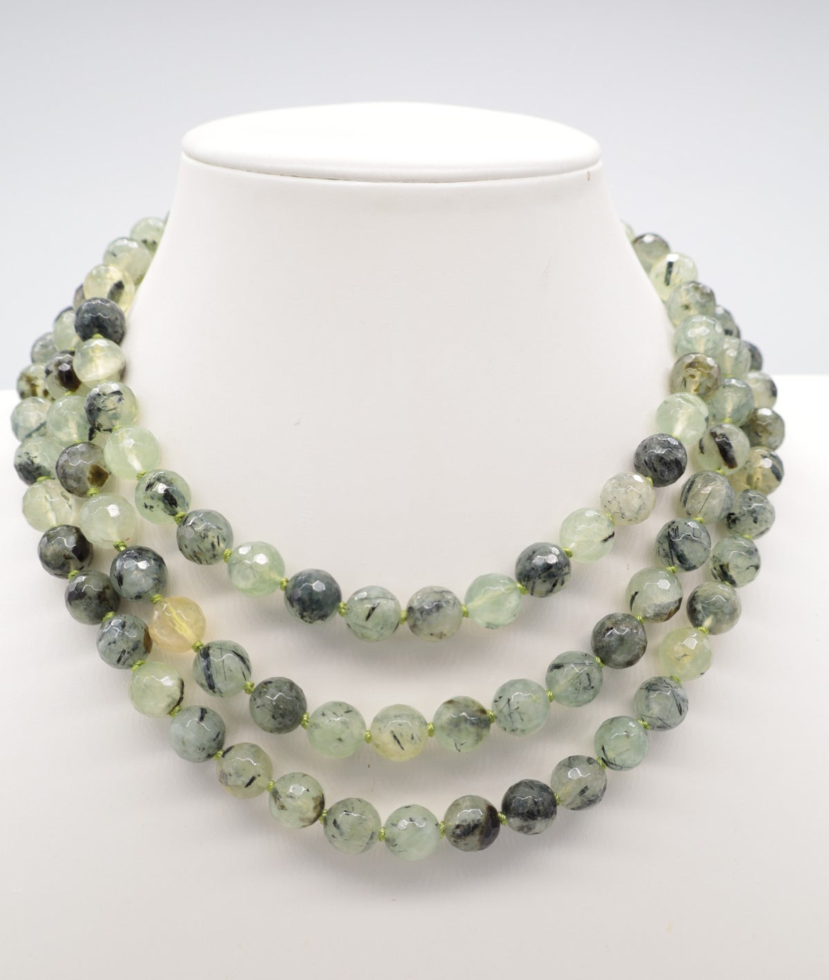 Collana Lunga 120 cm in Prehnite Naturale Sfaccettata Annodata a Mano