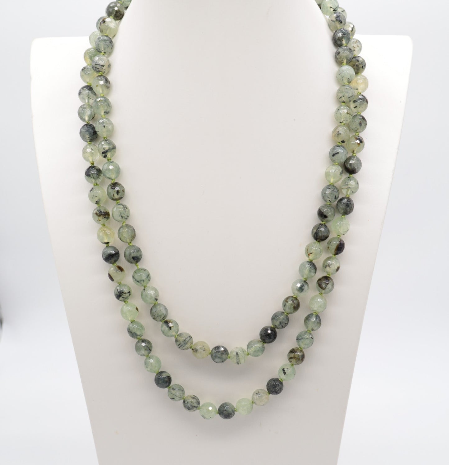 Collana Lunga 120 cm in Prehnite Naturale Sfaccettata Annodata a Mano