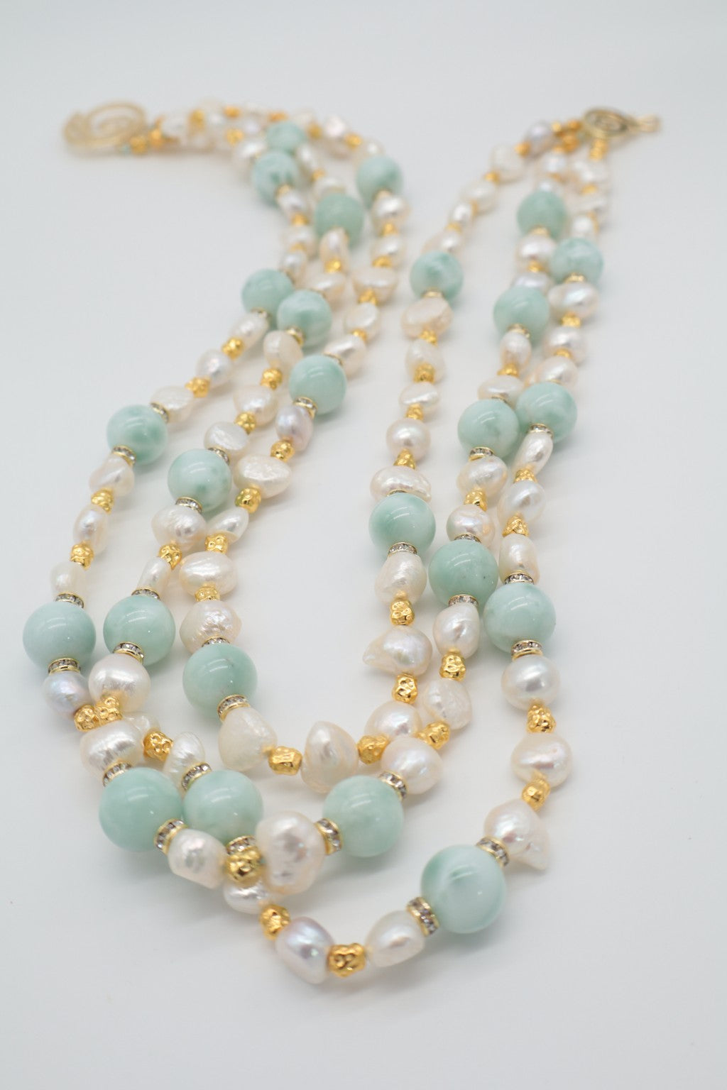 Collana Prestige a Tre Fili in Larimar e Perle Barocche Naturali