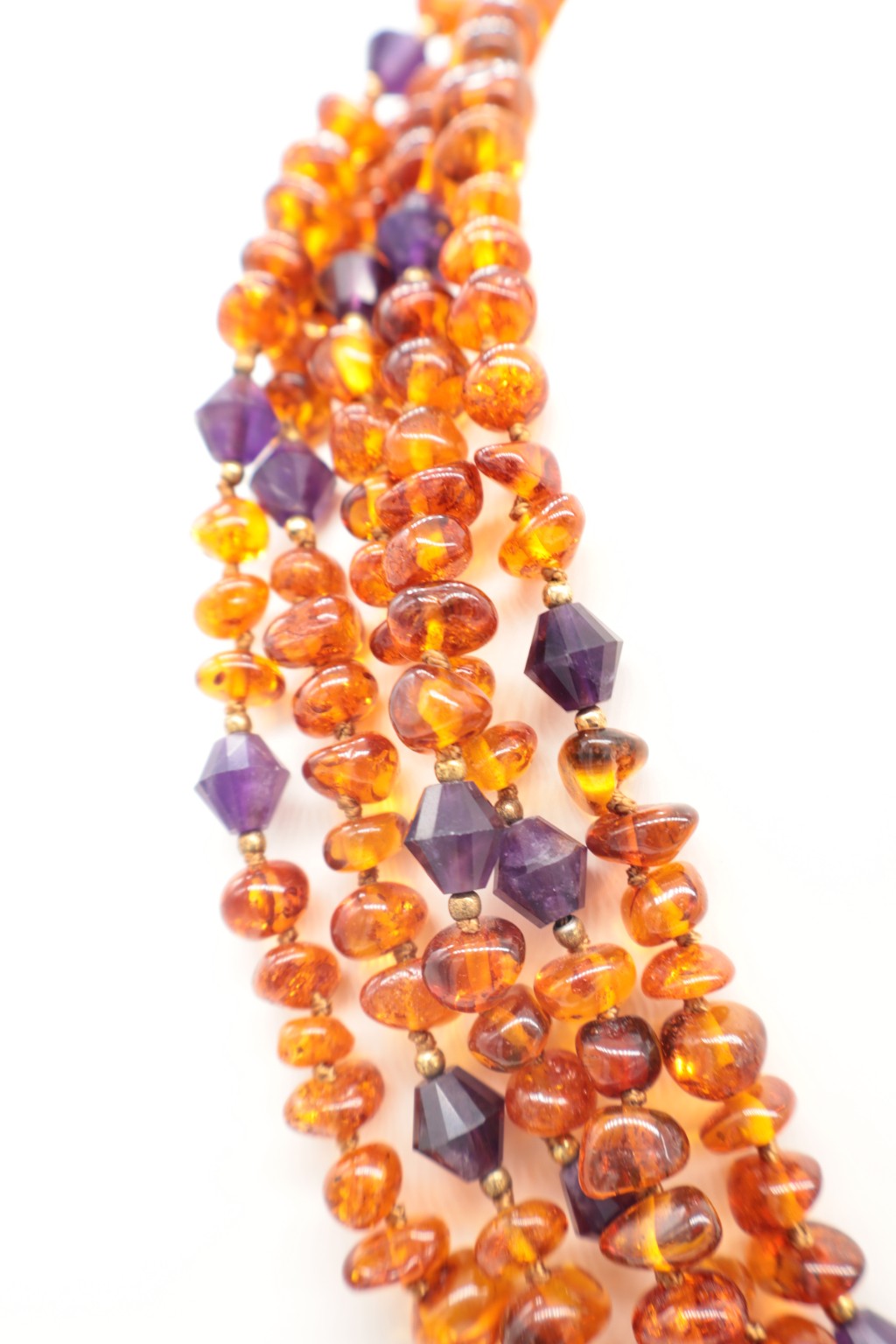 Collana Multifilo in Ambra Baltica Naturale con Elementi Viola Sfaccettati