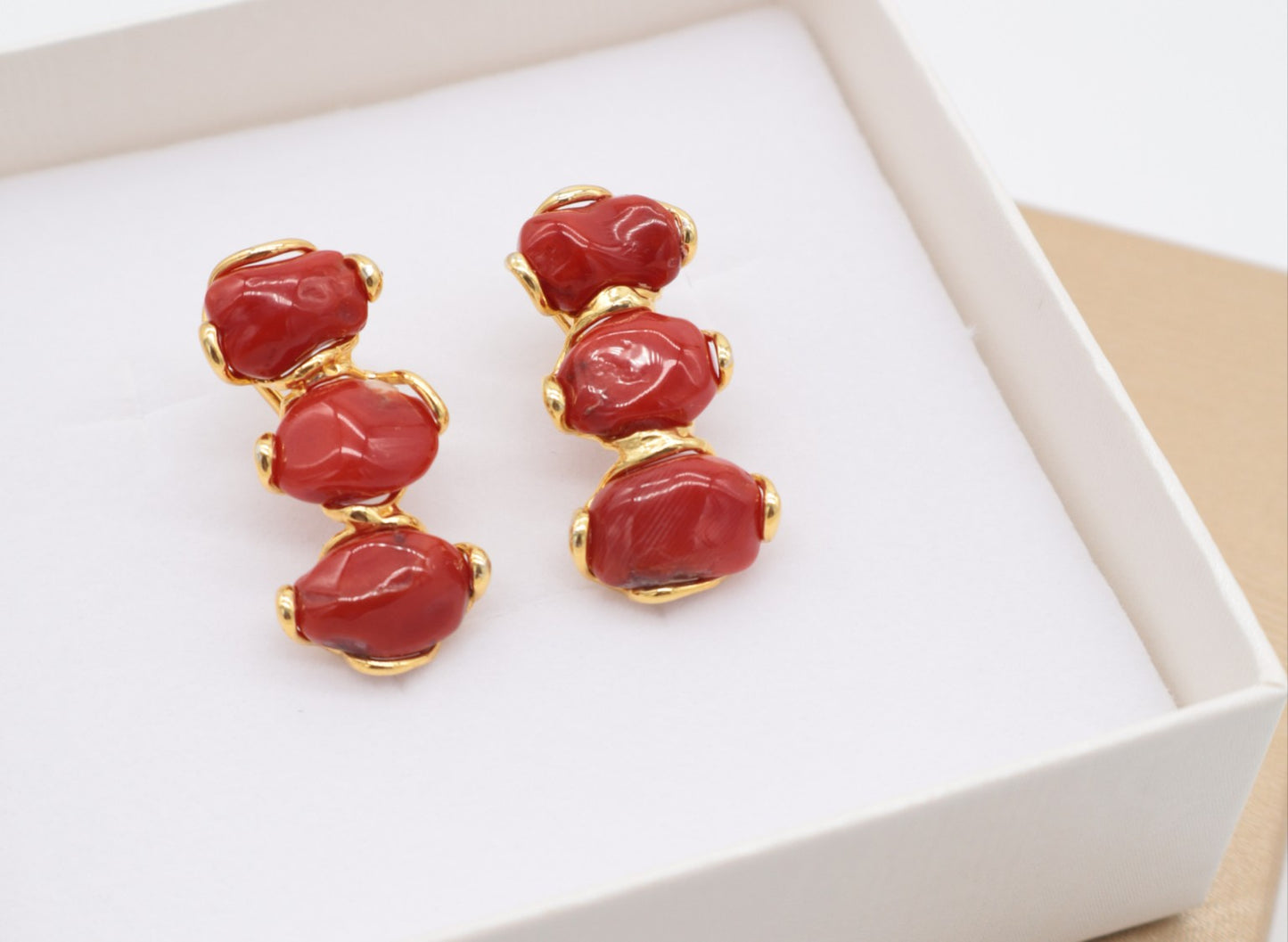 Orecchini in Argento 925 Dorato con Corallo Naturale – Cabochon Multipli