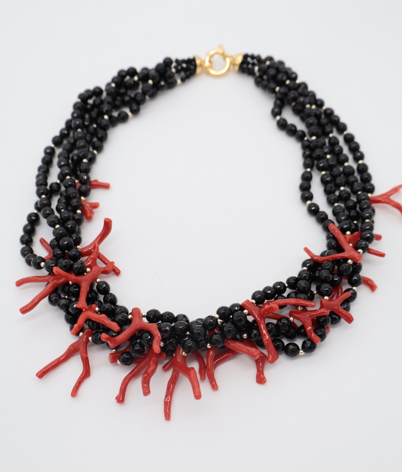 Collana Multifilo in Agata Nera Naturale e Corallo Naturale – 5 Fili – Chiusura in Argento 925 Dorato