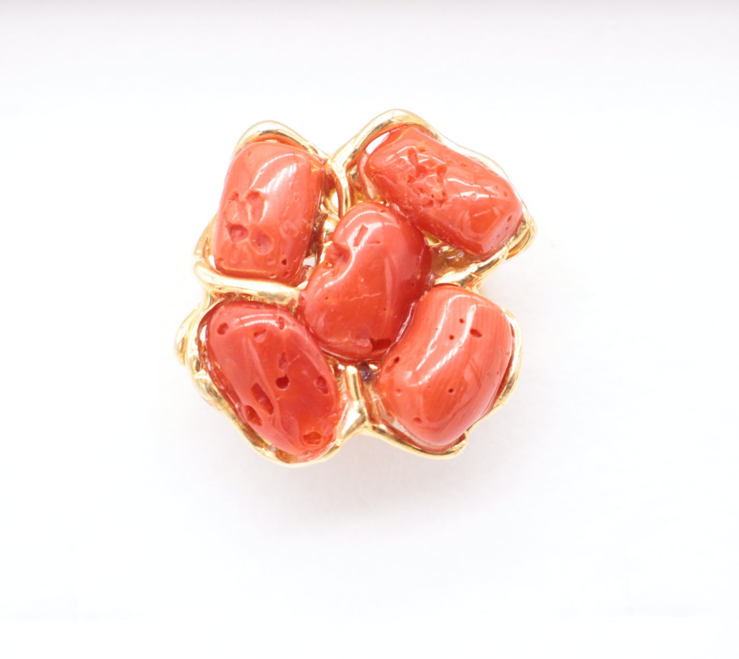 Anello Fiore in Argento 925 Dorato con Corallo Naturale – Regolabile