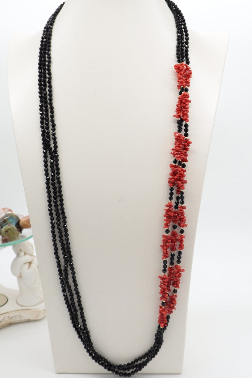 Collana multifilo lunga in Agata Nera sfaccettata e Corallo naturale – 90 cm