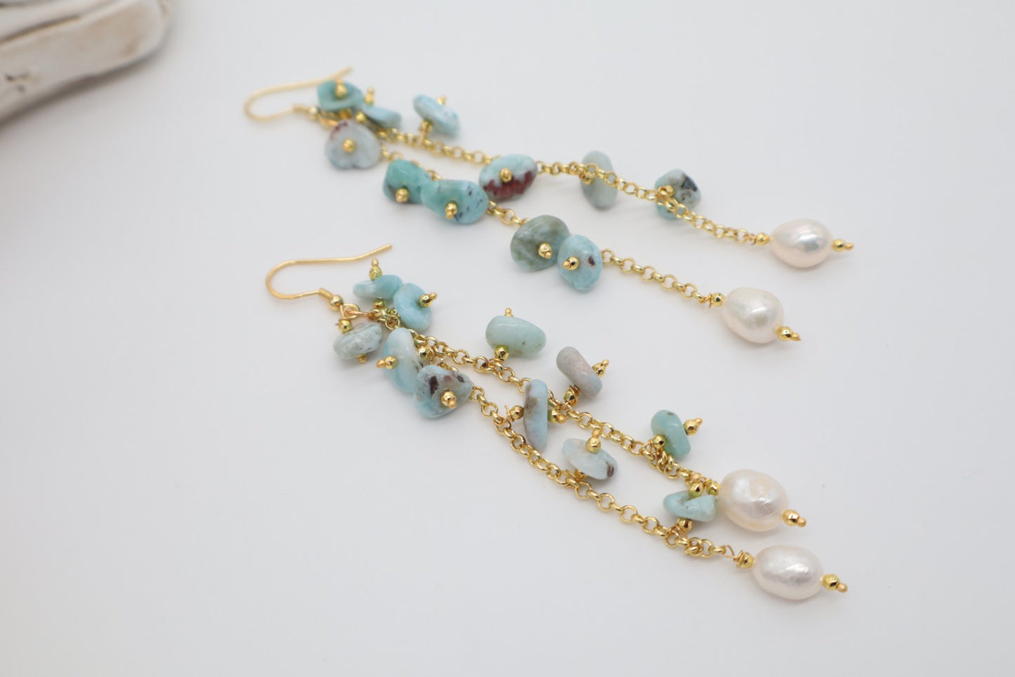 Orecchini Pendenti Larimar e Perle di Fiume – Artigianali