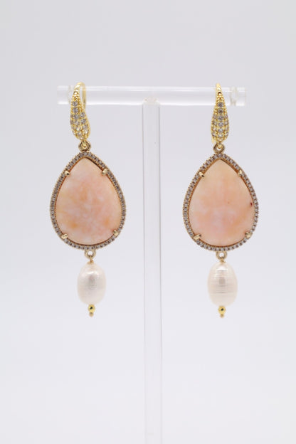 Boucles d'oreilles pendantes en opale rose et perles de rivière
