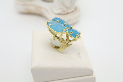 Anello Cocktail in Bronzo Dorato con Giada Celeste Sfaccettata – Anello Regolabile