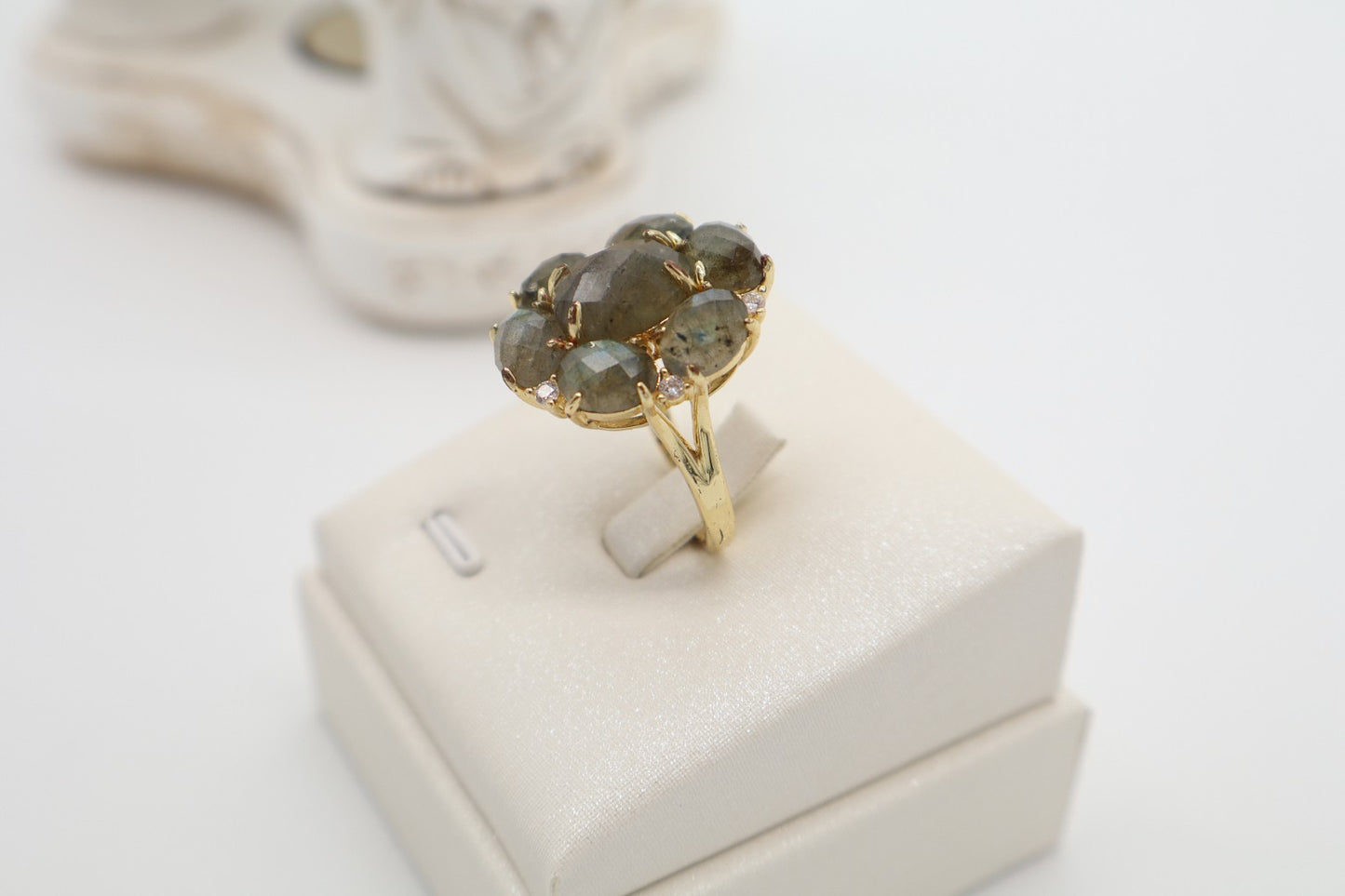 Anello Fiore in Bronzo Dorato con Labradorite Sfaccettata