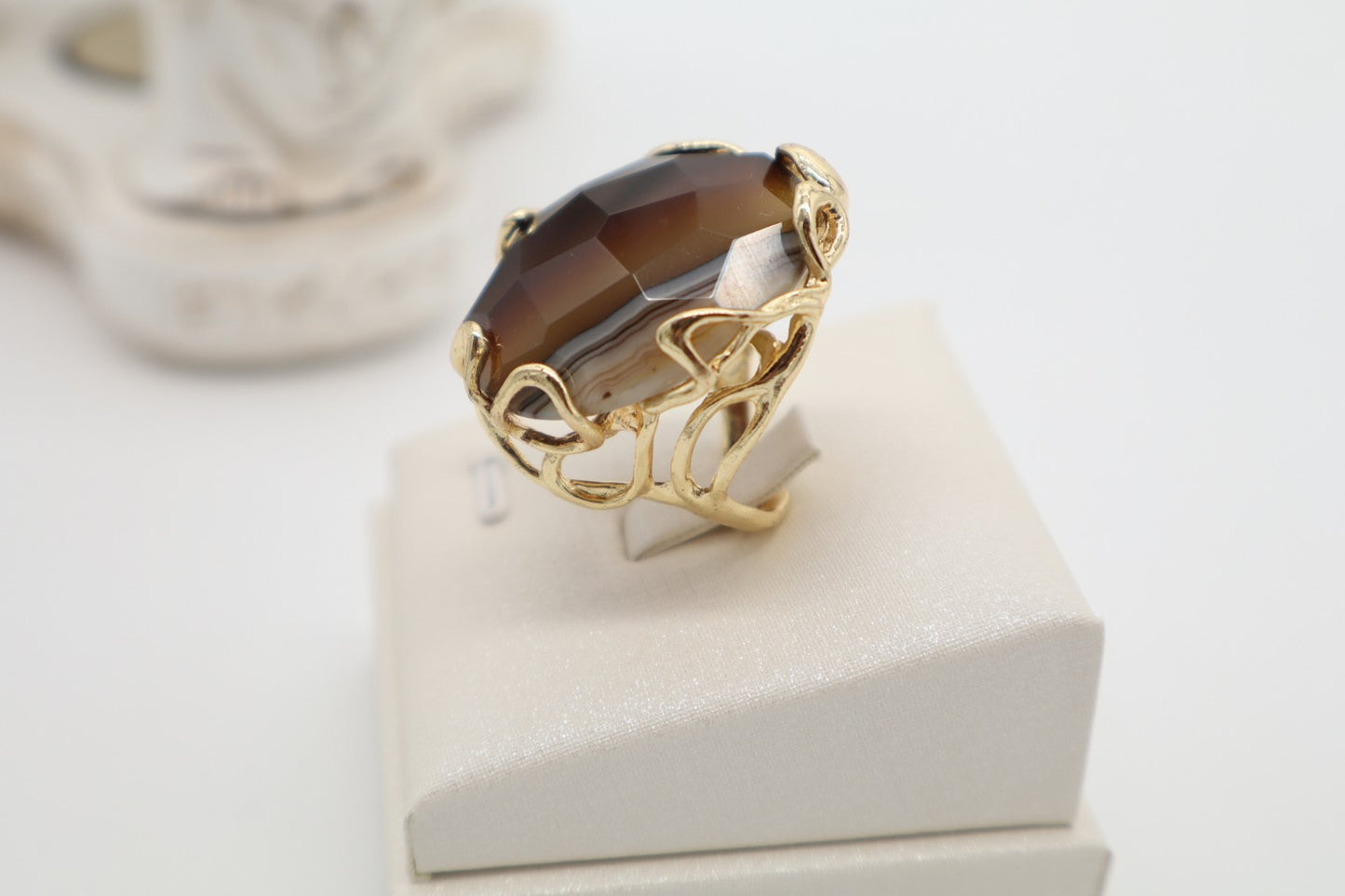 Anello Cocktail in Bronzo Dorato con Agata Marrone Striata