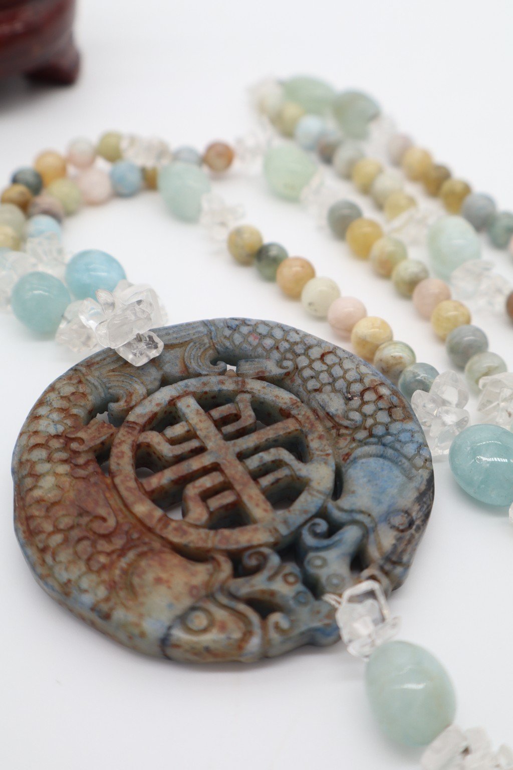 Collana Mix di Pietre Naturali con Medaglione Inciso
