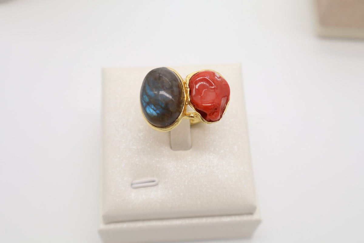 Anello in Argento 925 Dorato con Labradorite e Corallo Naturale