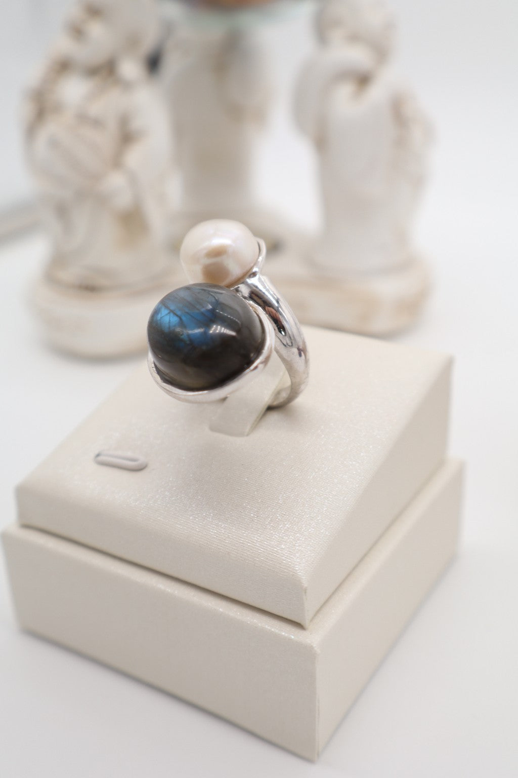 Anello Contrarié in Argento 925 con Labradorite e Perla Naturale
