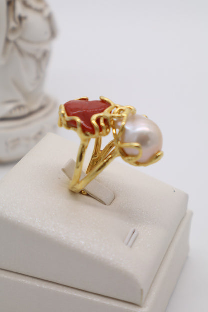 Anello Cocktail in Argento Dorato con Corallo Naturale Rosso e Perla Barocca