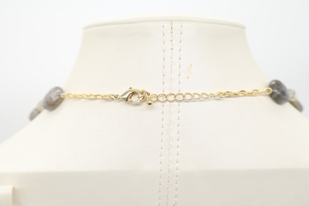 Collana Girocollo in Labradorite e Corallo Mediterraneo – Dettagli Dorati