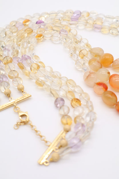 Chiusura con moschettone in argento dorato di collana multifilo Prestige