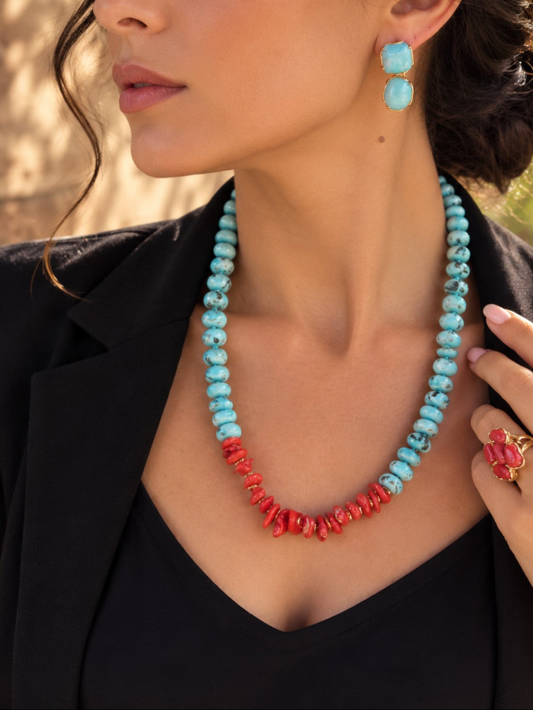 Collana in Larimar della Repubblica Dominicana e Corallo Mediterraneo con dettagli in ematite dorata e chiusura in argento dorato