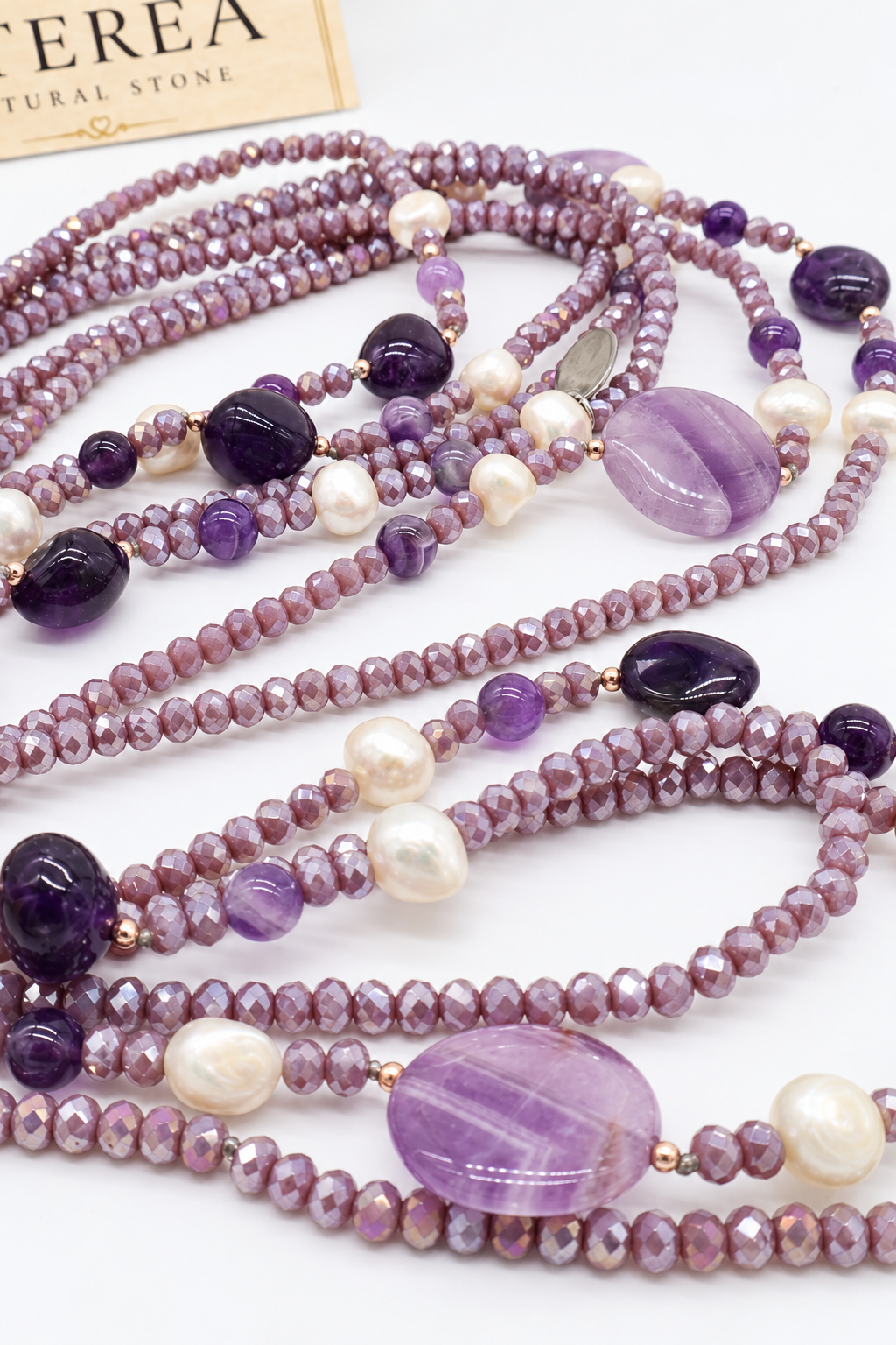 Collana Lunga Multifilo in Ametista, Cristalli Sfaccettati e Perle di Fiume – 100 cm