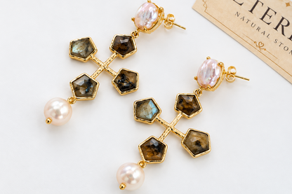Orecchini Pendenti a Croce in Labradorite e Perle – Eterea Natural Stone