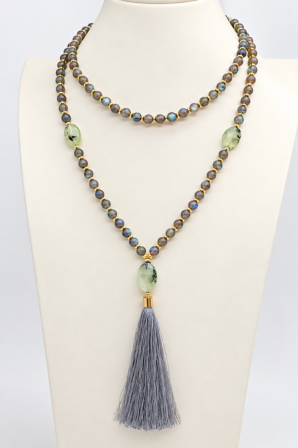 Labradorite & Prehnite
108 grani · Pietre naturali
Il significato della liberazione interiore