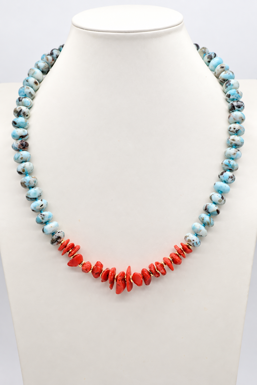 Collana artigianale in Larimar della Repubblica Dominicana e Corallo Mediterraneo, lunghezza 55 cm