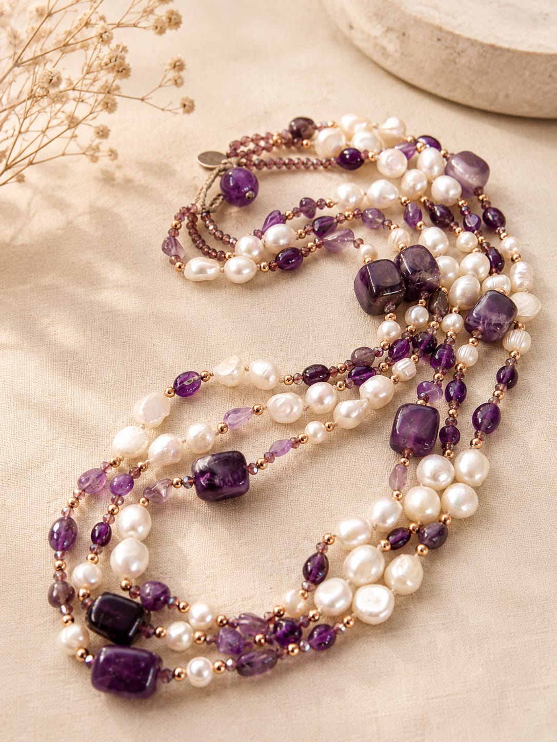 Collana Multifilo in Ametista e Perle d’Acqua Dolce – 3 Fili – 70 cm